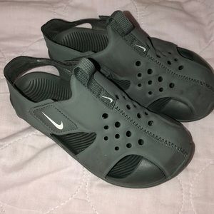 Nike Sunray 2 boy sandals.